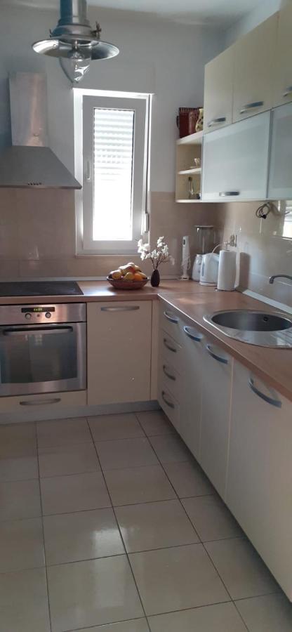Apartman Mikola With Sea View โตรกีร์ ภายนอก รูปภาพ